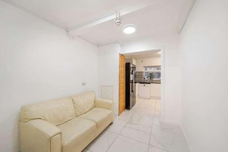 Orchard Grove, Edgware, HA8 - Photo 3