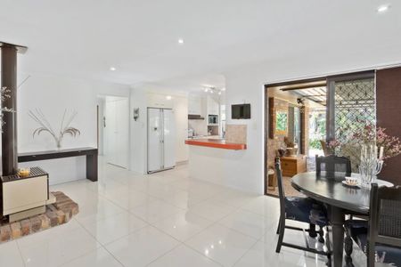 Charming Home in Burleigh Heads - Photo 4