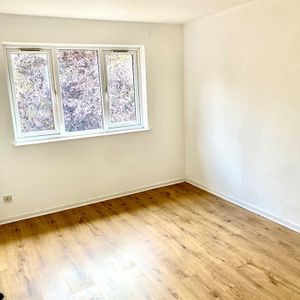 1 Bed Flat, Boultwood Road, E6 - Photo 2