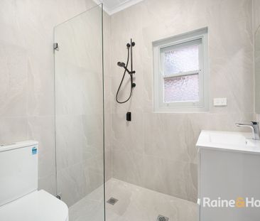 Renovated Three-bedroom Plus One Study Room House in the central of... - Photo 5