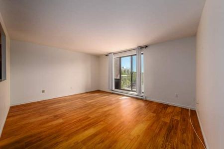 Oak Hill One Apartments - Photo 2