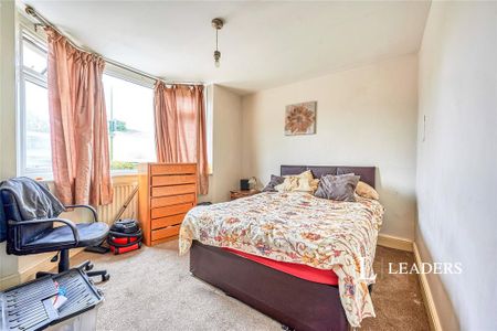 1 bedroom in a house share to rent - Photo 3