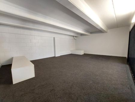 One Bedroom Central Apartment - Photo 2