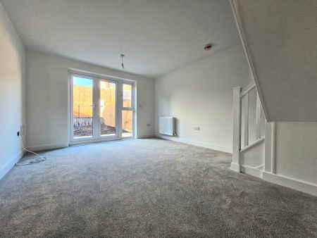 2 bedroom semi-detached to let - Photo 5