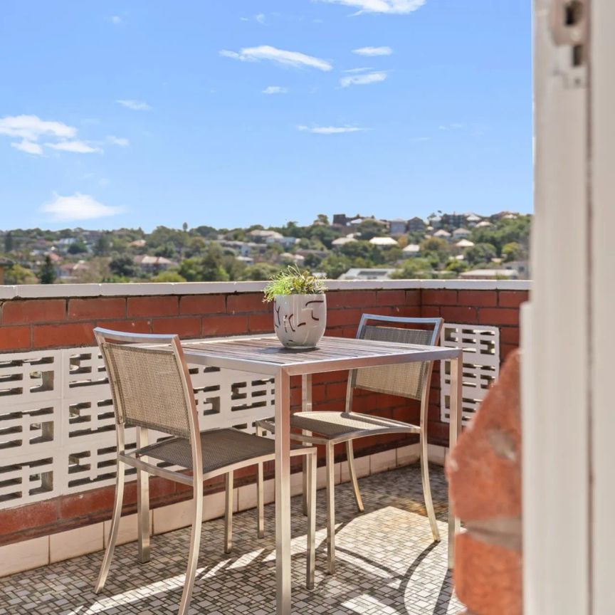 LUXURY PENTHOUSE LIVING WITH SWEEPING OCEAN VIEWS - Photo 1