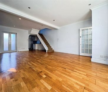 Dean Road, Hounslow, TW3 2EZ - Photo 2