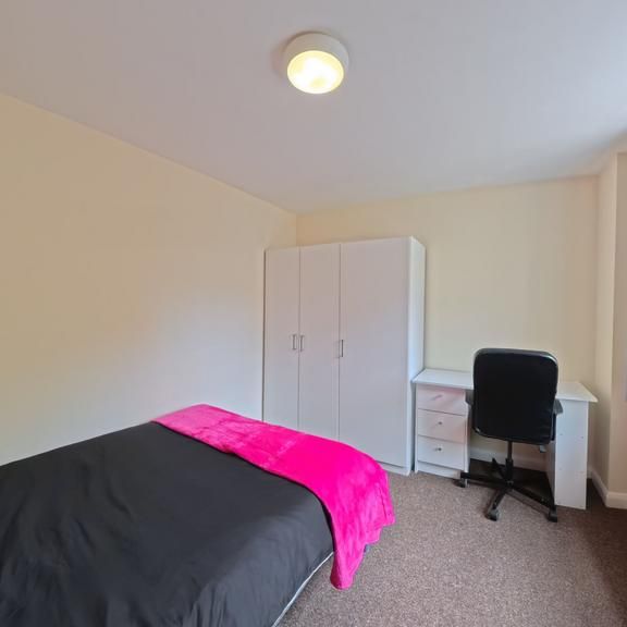 3 bedroom end of terrace house to rent - Photo 1