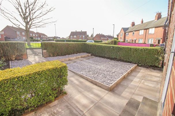 3 Bedroom House - Terraced - Photo 1