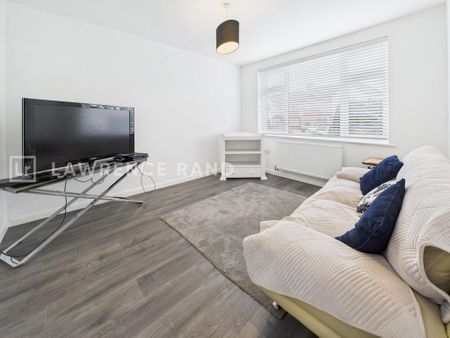 4 bedroom end of terrace house to rent - Photo 3