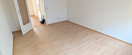 Mittendrin. 3-Zimmer-Wohnung auf der Schützenstraße mit neuem Bad und Einbauküche - Photo 1