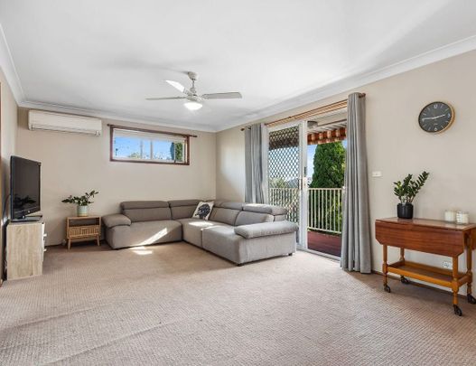 Five Bedroom Spacious Family Home in Ideal Location for lease - Photo 1