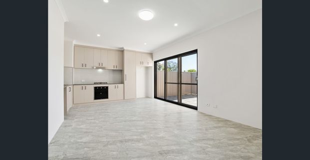 Street-Front 3x2 Villa with Private Driveway! - Photo 1