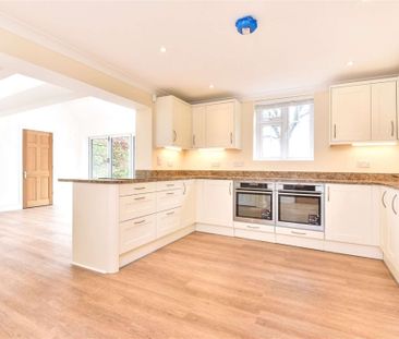 An immaculately presented family home set in historic Seal village. - Photo 4