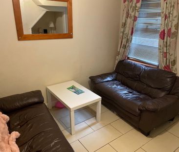 11 Ciaro Street 10 MONTH LEASE, Holylands, Belfast, BT7 1QS - Photo 2