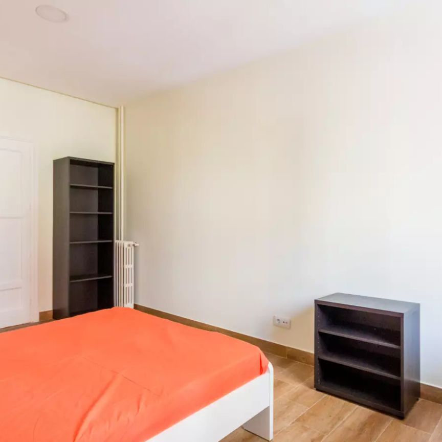 Double bed in 8 comfortable and spacious rooms for rent - Foto 1