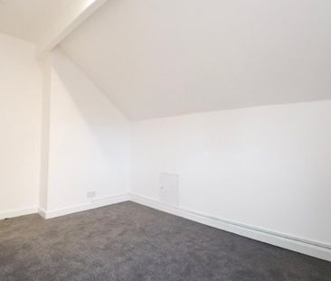 4 bedroom end of terrace house to rent - Photo 3