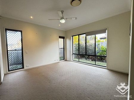 Luxury 5 bedroom house in Calamvale - Photo 4