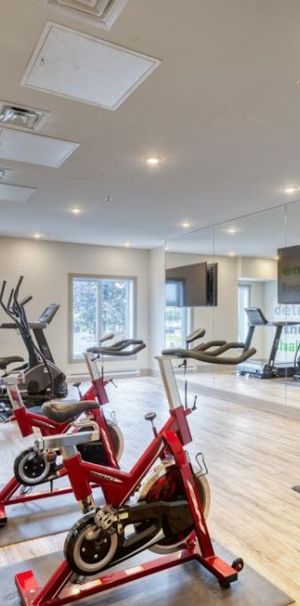 Superbe condo 3 ½ TOUT MEUBLÉ & TOUT INCLUS au Quartier Dix30 à Brossard - Photo 1