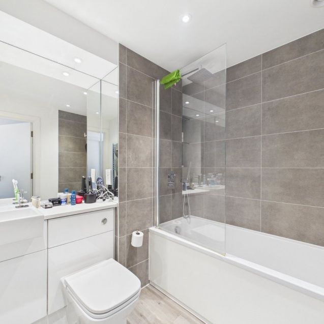 Kempton House, London Square, 122 High Street,TW18 - Photo 1