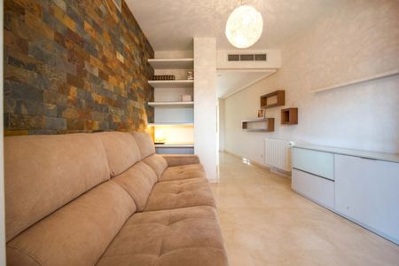 Fantastic penthouse for rent in Aldaia, by the train station - Photo 3