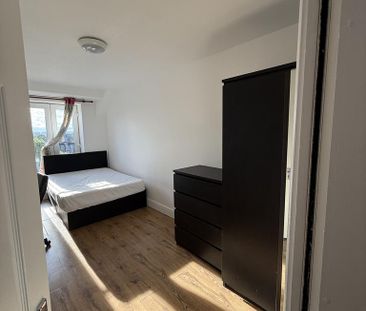 6 bedroom detached house to rent - Photo 5