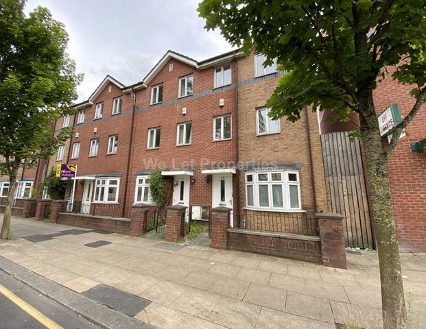Price £1,900 pcm - Available Now - Furnished - Photo 1