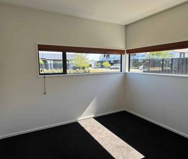 A Beauty in Beachgrove - Photo 2