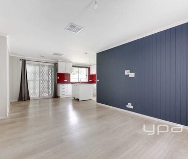 PRIME LOCATION! - Photo 2