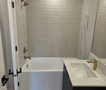 15353 17 Avenue #306, White Rock, BC V4A1T8 - Photo 4