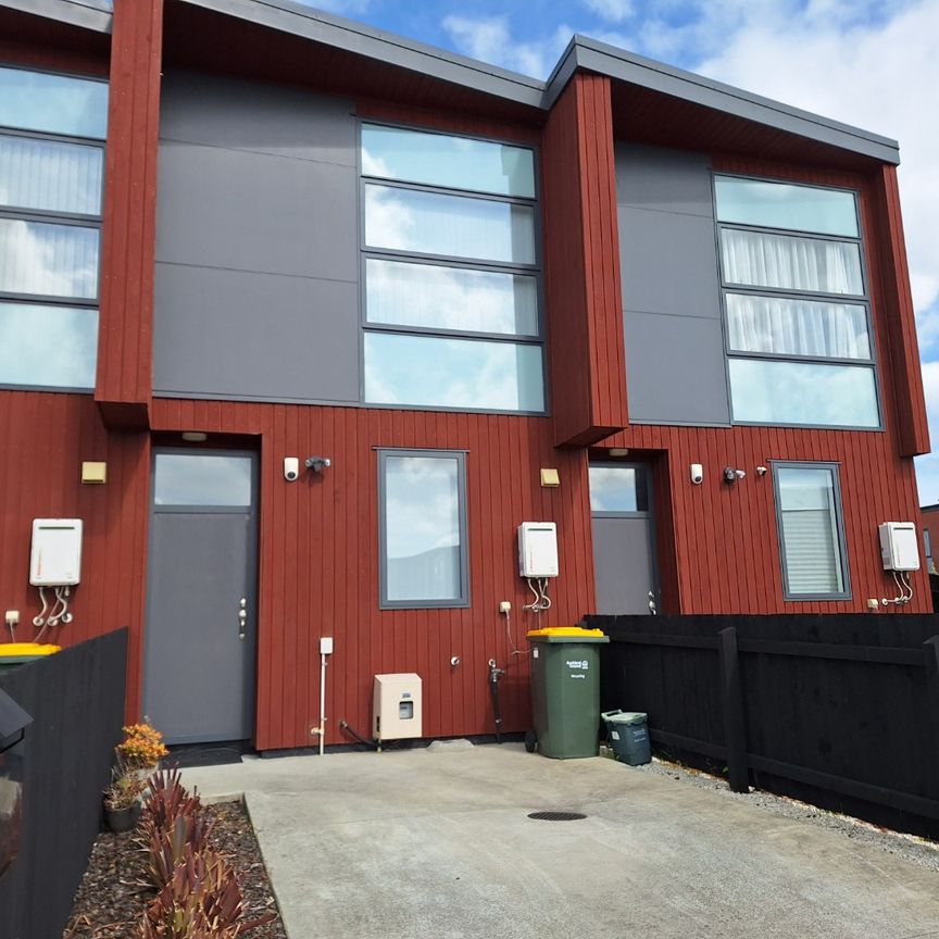 Trendy near new terraced home - Photo 1