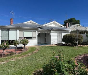 Ray White Forbes - 02 68511411 - Photo 1