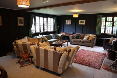 Situated in a glorious part of the South Oxfordshire countryside is this impressive farmhouse that is presented in superb order throughout - Photo 2