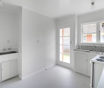 CENTRAL FLAT FERGUSSON DRIVE - GREAT LOCATION - Photo 4