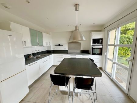 Location Maison 6 pièces 138m² MEDAN 78670 - Photo 2