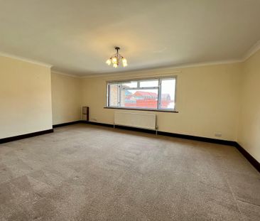 The Street, Bury St. Edmunds, Beck Row - Photo 2