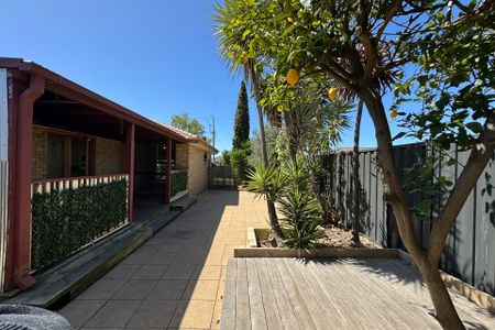 "Perfect Family Living - Close to Schools, Shops & Parks" - Photo 5