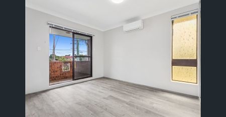 Spacious 3 Bedroom Townhouse - Photo 2