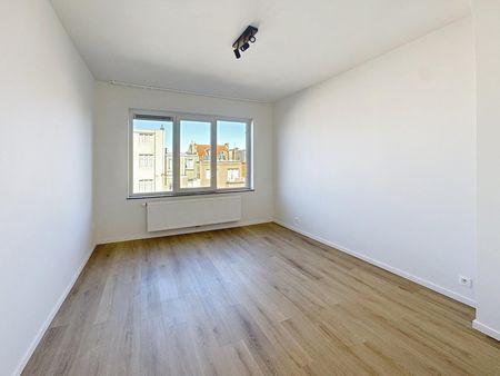 Appartement 1 chambre rénové avec balcon – quartier Juillet/Parc George Henri, Woluwe-Saint-Lambert - Photo 4