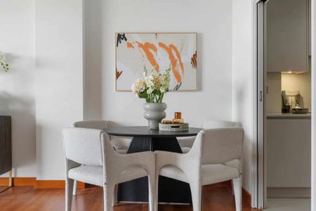 A well-presented apartment directly opposite Lord’s Cricket Ground, with concierge and parking space. - Photo 4