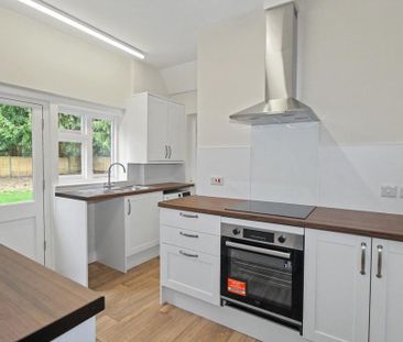 2 bedroom semi-detached bungalow to rent - Photo 4