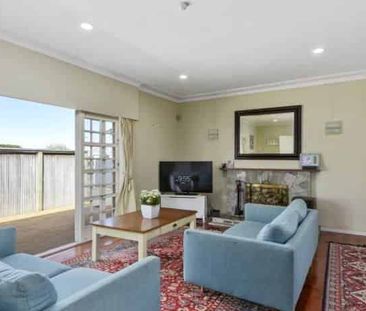 Charming Short-Term Rental in Prime Victoria Ave - Photo 1