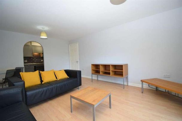 St Christophers Walk, Wakefield, WF1 - Photo 1