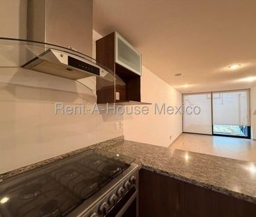 El Refugio. Casa en esquina con cuarto de TV y 4 recámaras con 1 en... - Photo 3