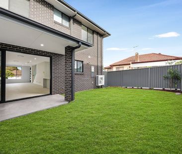 TWO BRAND NEW ULTRA MODERN DUPLEX STYLE HOMES!! - Photo 3