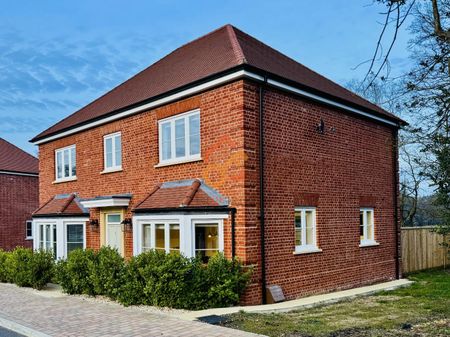 Whistler Drive, Barnet, London, EN4 - Photo 2