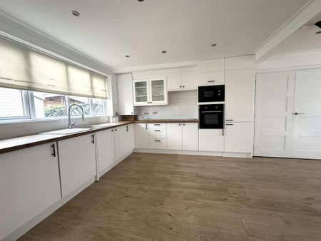 4 bedroom terraced house to rent - Photo 5