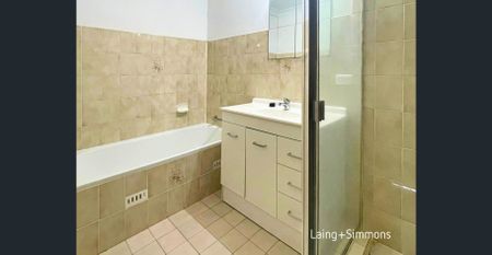 Beautiful three-bedroom villa in prime location - Photo 2