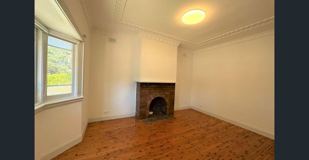 THREE-BEDROOM HOME IN A PRIME LOCATION - Photo 1