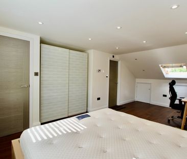 4 Bed Terraced House, Delafield Road, SE7 - Photo 1