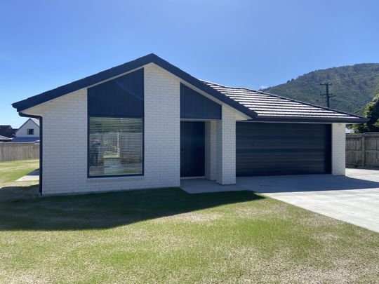 Stunning Townhouse - Waikawa Road - Photo 1